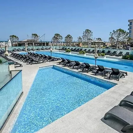 Infinity Premium - Pool & Parking *